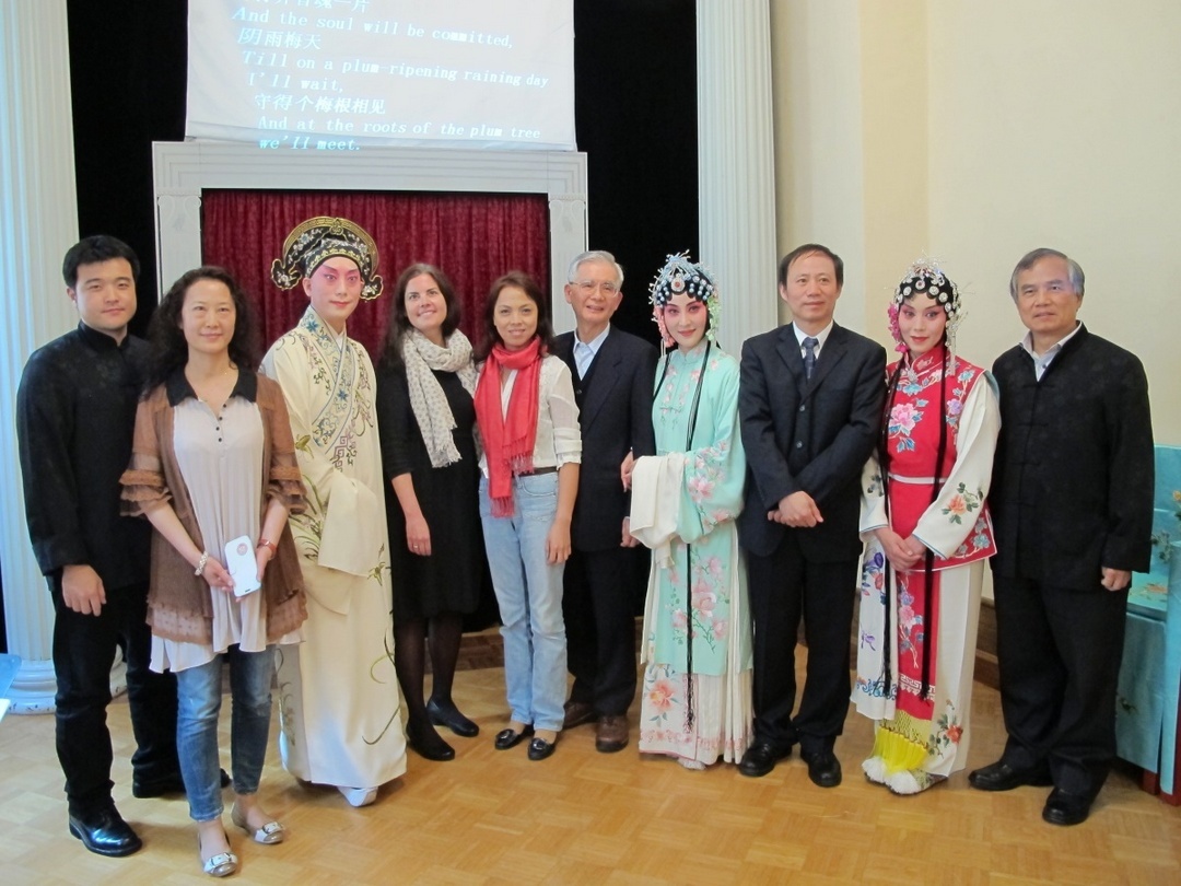 20130613台灣崑劇團赴歐洲演出及德國海德堡大學演講，演出人員與海德堡教職員合影。