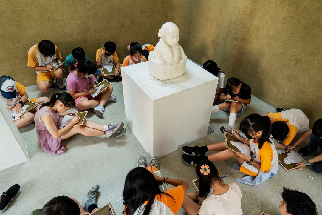 太平國小博物課程_速寫黃土水傑作《少女》胸像，黃宏錡攝影