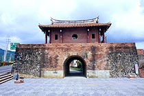 單簷歇山式城門樓（恆春東門）